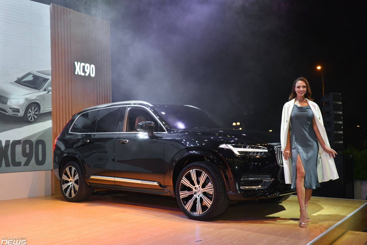 Xe sang Volvo S60 và XC90 T8 Recharge ra mắt khách hàng phía Bắc