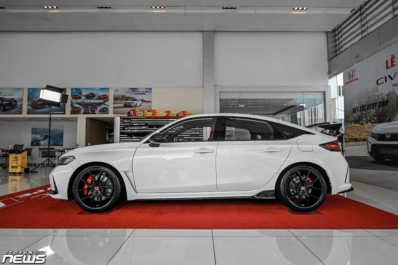 Honda Civic Type R tại Việt Nam có giá 2,4 tỷ đồng Honda Civic Type R tại Việt Nam có giá 2,4 tỷ đồng