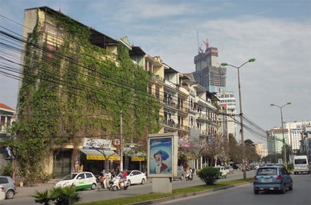 Hà Nội: Kiến nghị lắp barie ngăn xe máy lên vỉa hè giống TP Hồ Chí Minh ha noi kien nghi lap barie ngan xe may len via he giong tp ho chi minh