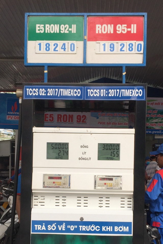 Xăng E5 bán đại trà, có doanh nghiệp bán giá rẻ hơn xăng thường 1.000 đồng/lít xang e5 ban dai tra co doanh nghiep ban gia re hon xang thuong 1000 donglit