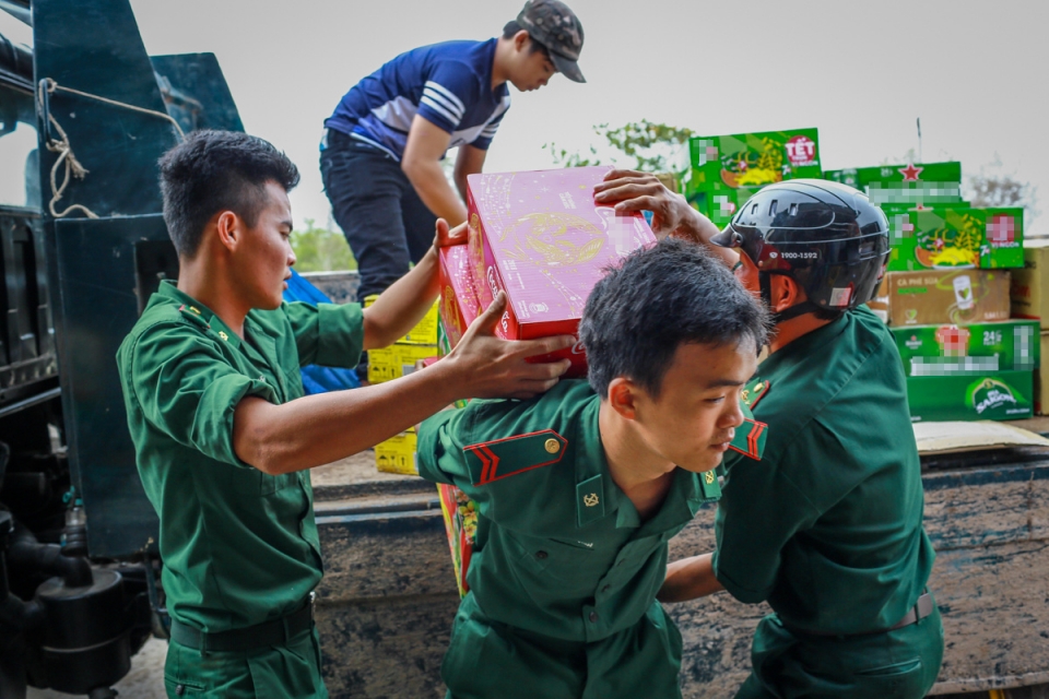 hon 350000 nguoi dan bac lieu chay bao tembin