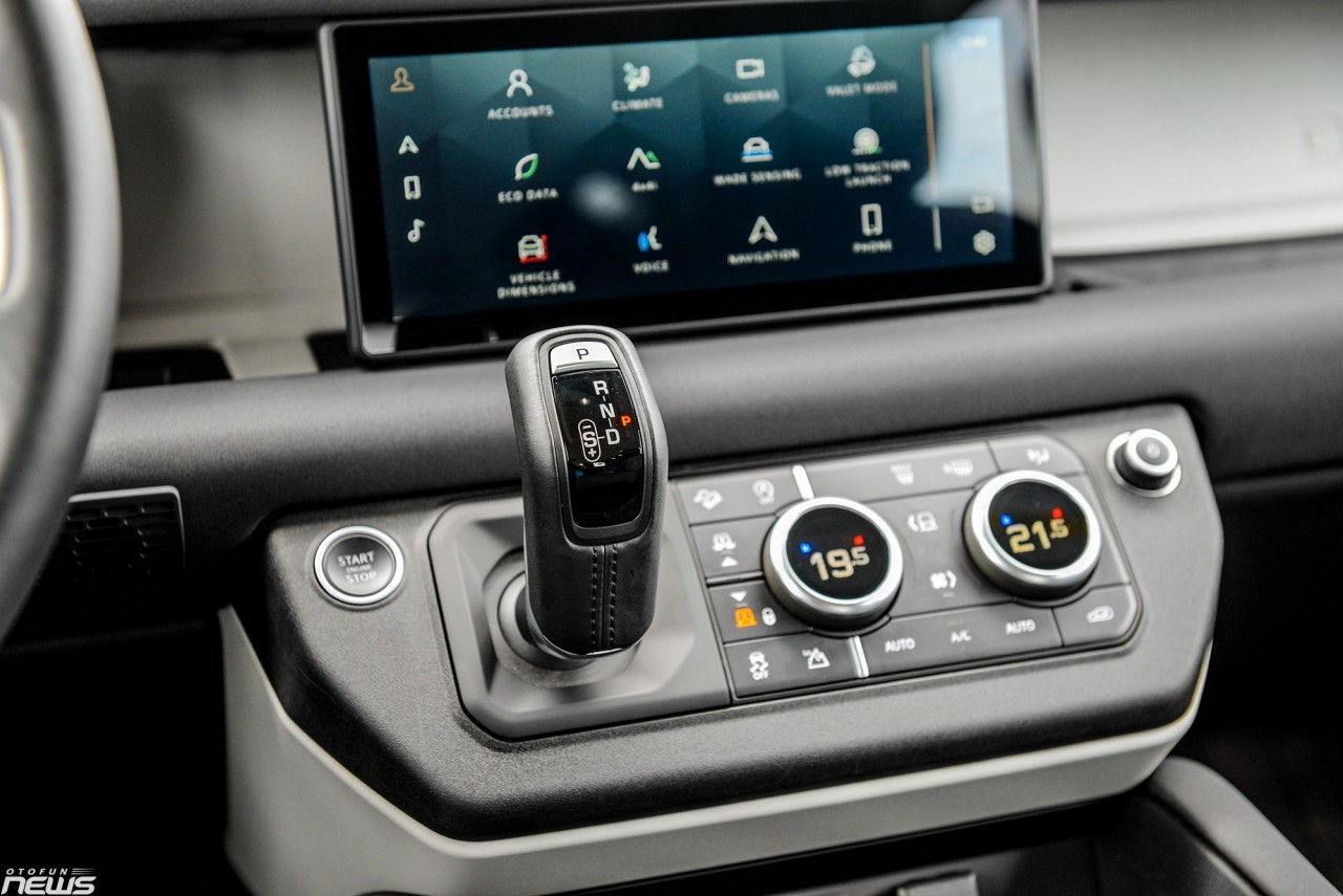 Land Rover Defender - Biểu tượng của sức mạnh Land Rover Defender - Biểu tượng của sức mạnh