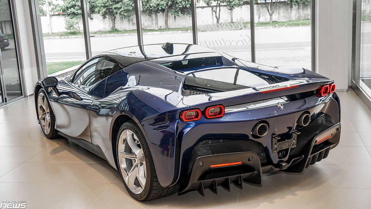 Chi tiết Ferrari SF90 Stradale màu xanh dương giá 37 tỷ đồng tại Việt Nam Chi tiết Ferrari SF90 Stradale màu xanh dương giá 37 tỷ đồng tại Việt Nam