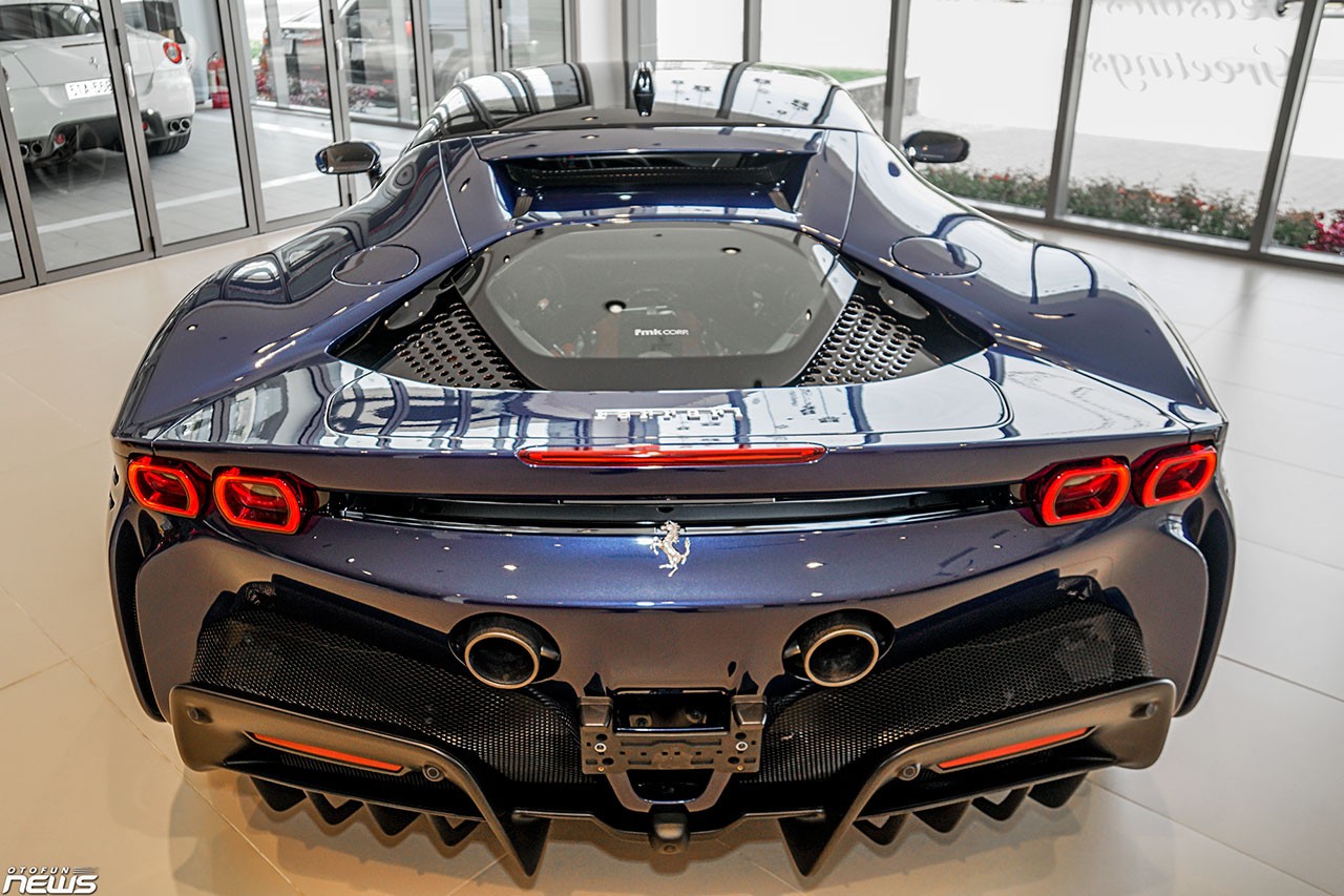 Chi tiết Ferrari SF90 Stradale màu xanh dương giá 37 tỷ đồng tại Việt Nam Chi tiết Ferrari SF90 Stradale màu xanh dương giá 37 tỷ đồng tại Việt Nam