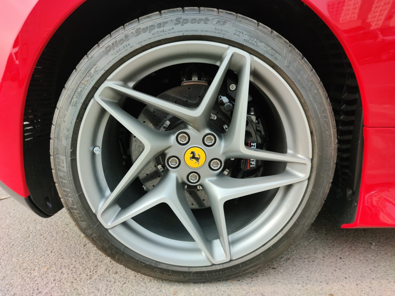 Siêu phẩm Ferrari F8 Tributo Spider thứ hai cập bến Việt Nam Siêu phẩm Ferrari F8 Tributo Spider thứ hai cập bến Việt Nam