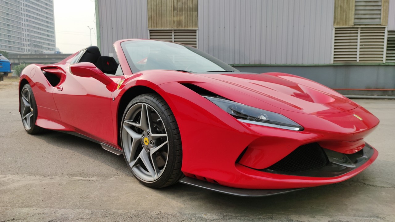 Siêu phẩm Ferrari F8 Tributo Spider thứ hai cập bến Việt Nam