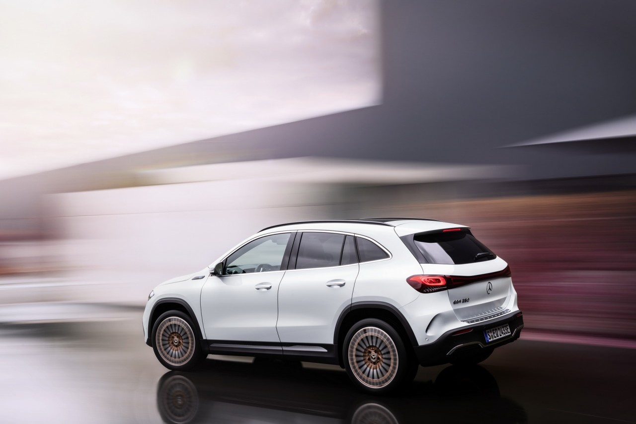 Mercedes-Benz EQA ra mắt tại Châu Âu với giá bán từ 1,2 tỷ đồng