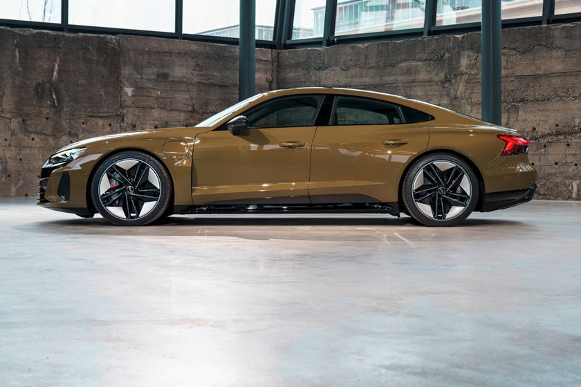 Audi e-tron GT sẽ chính thức tuyên chiến với Porsche Taycan Audi e-tron GT sẽ chính thức tuyên chiến với Porsche Taycan
