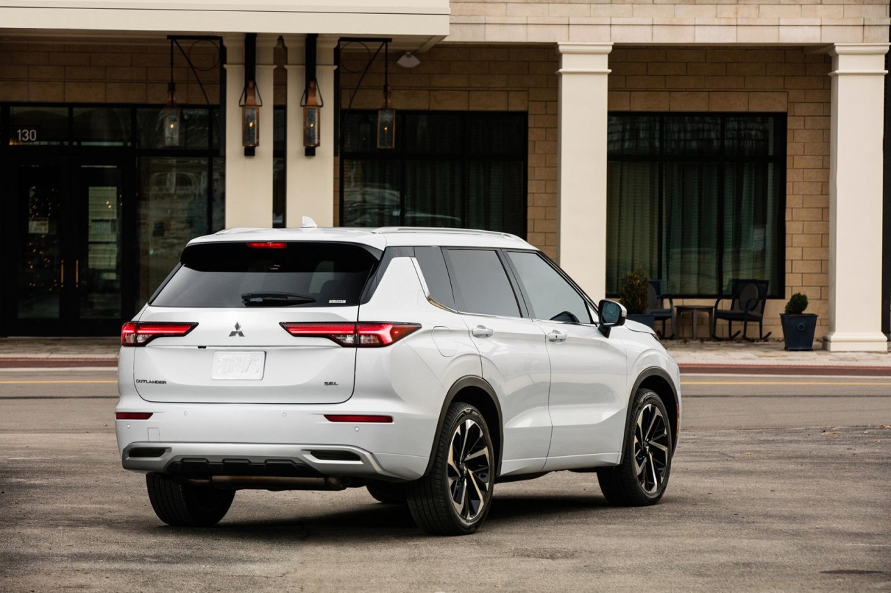 Mitsubishi Outlander 2022 hoàn toàn mới chính thức xuất hiện (editing) Mitsubishi Outlander 2022 hoàn toàn mới chính thức xuất hiện (editing)