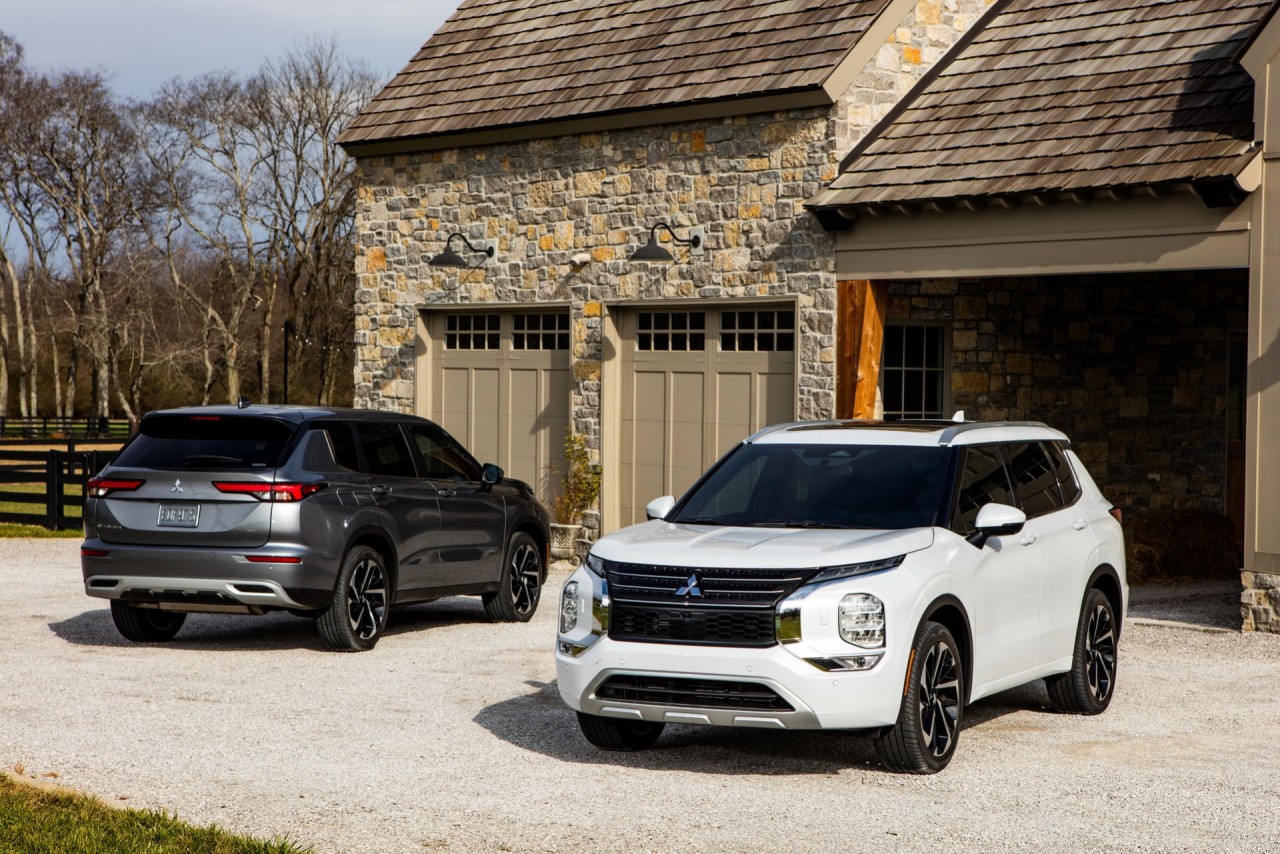 Mitsubishi công bố giá bán cho Outlander mới từ 621 triệu đồng Mitsubishi công bố giá bán cho Outlander mới từ 621 triệu đồng