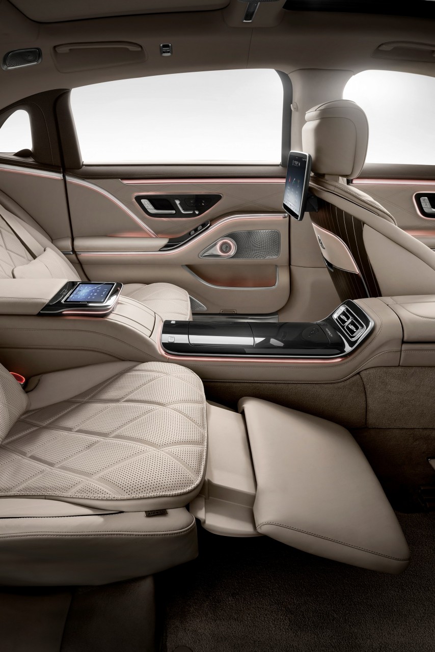 Mercedes Maybach S-Class 2021 có giá bán lên tới 184.900 USD
