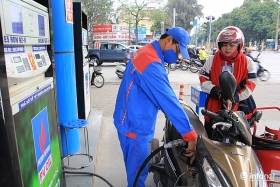 ha noi cay xang thay ao moi sau ngay dau triet de thuc hien ban xang e5