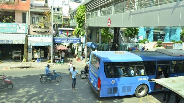 "Trăm dâu" đang đổ đầu người đi bộ?