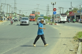 Đi bộ sai luật có thể bị phạt tù: Người đi bộ ngỡ ngàng! di bo sai luat co the bi phat tu nguoi di bo ngo ngang