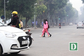 Đi bộ sai luật có thể bị phạt tù: Người đi bộ ngỡ ngàng! di bo sai luat co the bi phat tu nguoi di bo ngo ngang