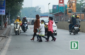 Đi bộ sai luật có thể bị phạt tù: Người đi bộ ngỡ ngàng! di bo sai luat co the bi phat tu nguoi di bo ngo ngang