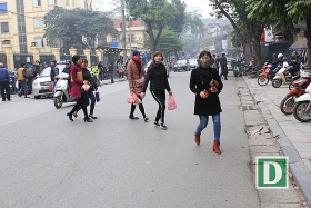 Đi bộ sai luật có thể bị phạt tù: Người đi bộ ngỡ ngàng! di bo sai luat co the bi phat tu nguoi di bo ngo ngang