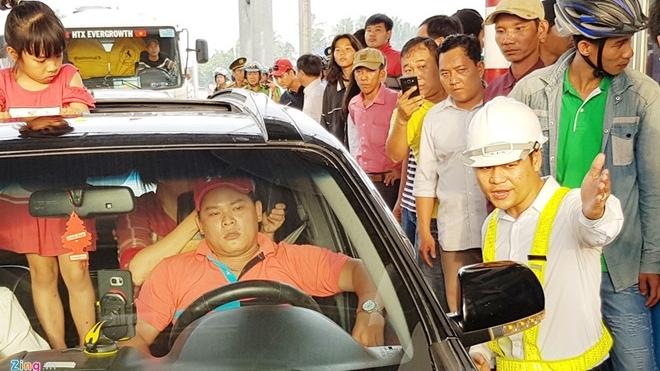 Yêu cầu lắp biển "cấm dừng xe quá 5 phút" tại các trạm BOT