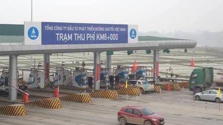 Cấm đỗ xe quá 5 phút tại trạm thu phí: Sáng kiến hay “tối kiến”?
