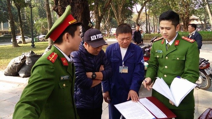 Phạt hơn 60 triệu đồng 3 điểm trông xe vi phạm quanh khu vực Hồ Gươm