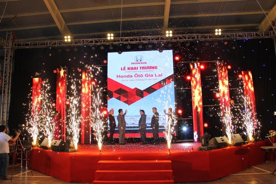 Mở màn năm 2018, Honda Việt Nam khai trương đồng thời hai đại lý 5S mo man nam 2018 honda viet nam khai truong dong thoi hai dai ly 5s