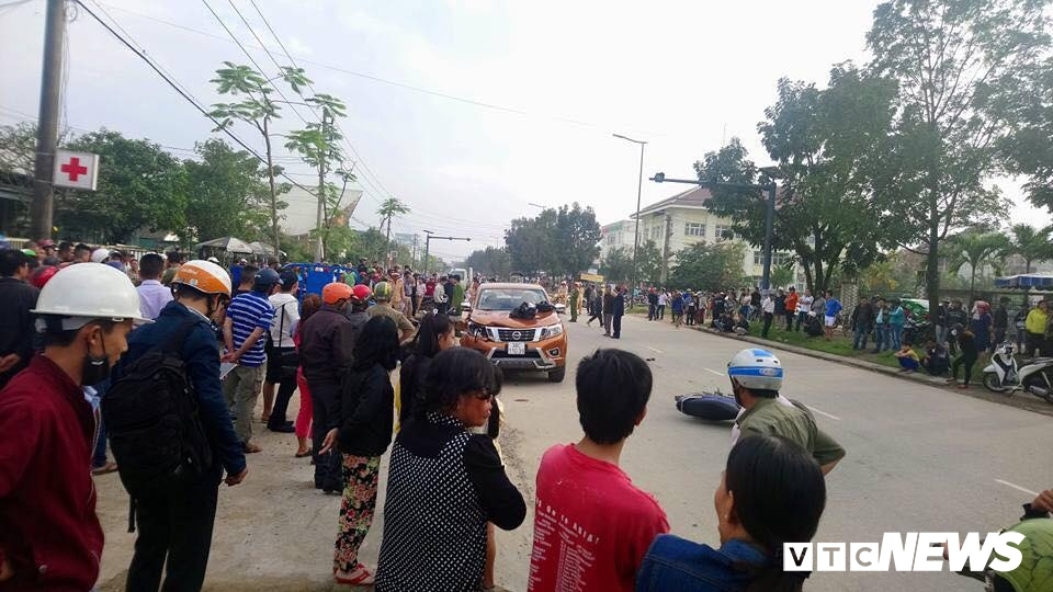 Xe "điên" tông vào tổ CSGT xử lý tai nạn: Khởi tố, bắt giam lái xe