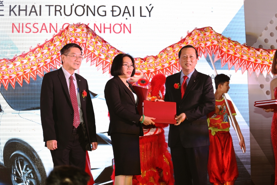 nissan viet nam khai truong dai ly 3s nissan quy nhon