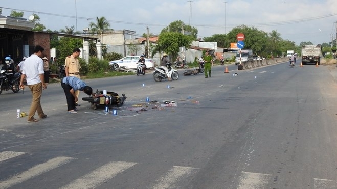 Hai xe môtô đâm nhau trên Quốc lộ 1A khiến 3 người bị thương nặng