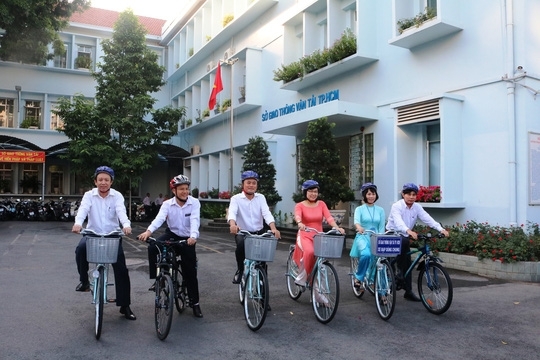 Cán bộ sở GTVT phải đi xe đạp trong cự ly ngắn can bo so gtvt phai di xe dap trong cu ly ngan