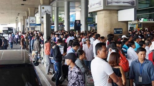Chôn chân tại bến xe, sân bay ngày Tết