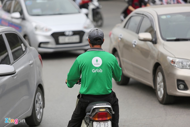 Uber, Grab: Ngày thường 80.000 đồng, cận Tết 180.000 đồng uber grab ngay thuong 80000 dong can tet 180000 dong
