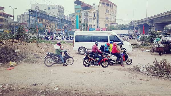 Dân đổ về quê nghỉ Tết, bến xe vắng chưa từng thấy dan do ve que nghi tet ben xe vang chua tung thay