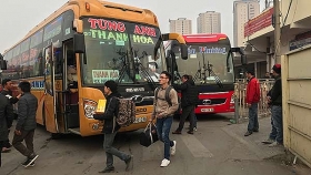 Dân đổ về quê nghỉ Tết, bến xe vắng chưa từng thấy dan do ve que nghi tet ben xe vang chua tung thay