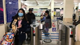 Dân đổ về quê nghỉ Tết, bến xe vắng chưa từng thấy dan do ve que nghi tet ben xe vang chua tung thay