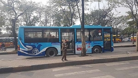 Dân đổ về quê nghỉ Tết, bến xe vắng chưa từng thấy dan do ve que nghi tet ben xe vang chua tung thay