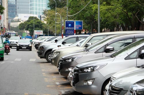 Hết thời "mượn" đường đỗ ô tô het thoi muon duong do o to