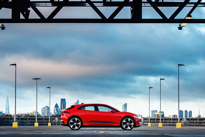 geneva 2017 jaguar dua suv chay dien i pace den trien lam