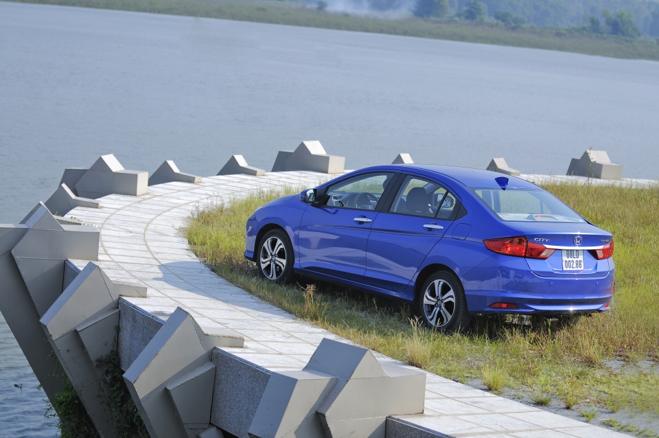 Honda City giành giải thưởng: “Xe an toàn 5 sao hợp túi tiền nhất tại Việt Nam” honda city gianh giai thuong xe an toan 5 sao hop tui tien nhat tai viet nam