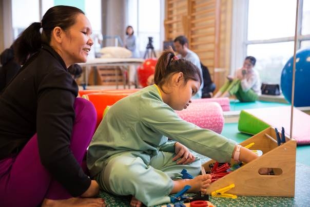 Liệu pháp ghép tế bào gốc tại Vinmec: Cơ hội “hồi sinh” cho trẻ bại não lieu phap ghep te bao goc tai vinmec co hoi hoi sinh cho tre bai nao