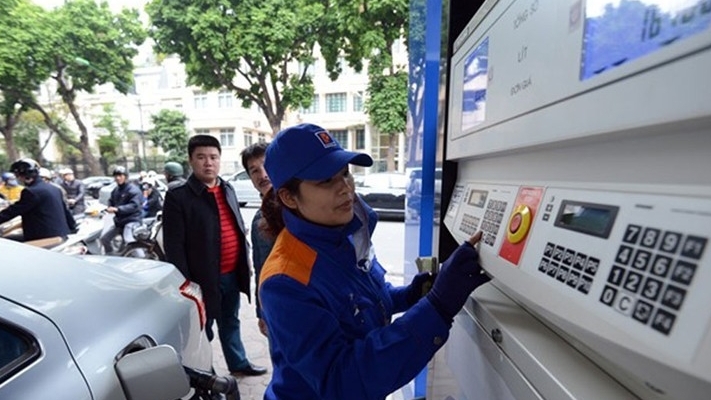 Giá xăng giảm hơn 700 đồng một lít từ 15 giờ ngày 21/3
