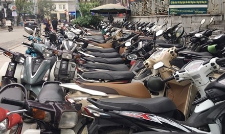 Hà Nội rút giấy phép nhiều điểm trông xe “chặt chém” Hà Nội rút giấy phép nhiều điểm trông xe “chặt chém”