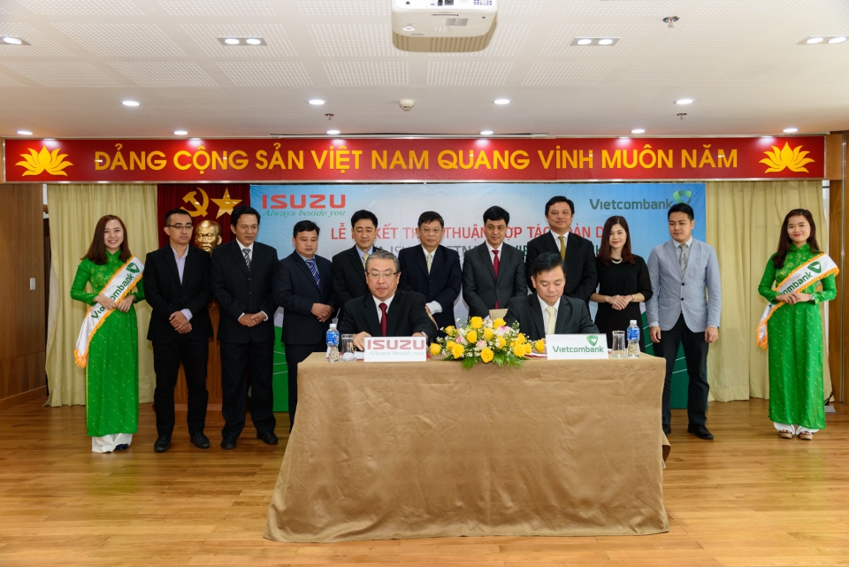 isuzu viet nam va vietcombank ki ket hop tac chien luoc