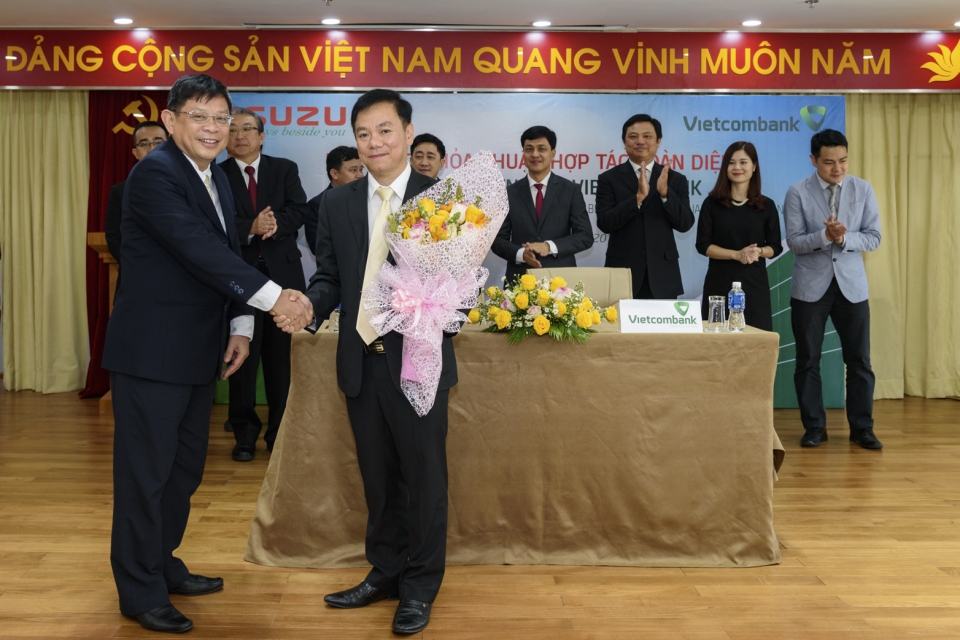 isuzu viet nam va vietcombank ki ket hop tac chien luoc