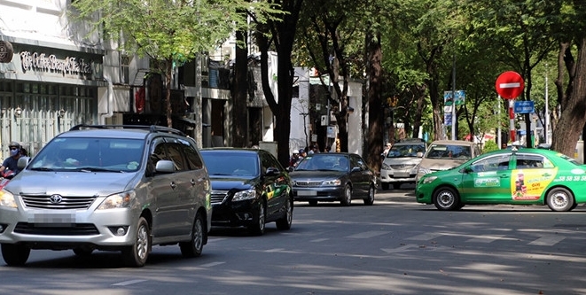 Có nên thu phí ô tô vào trung tâm TP.HCM?