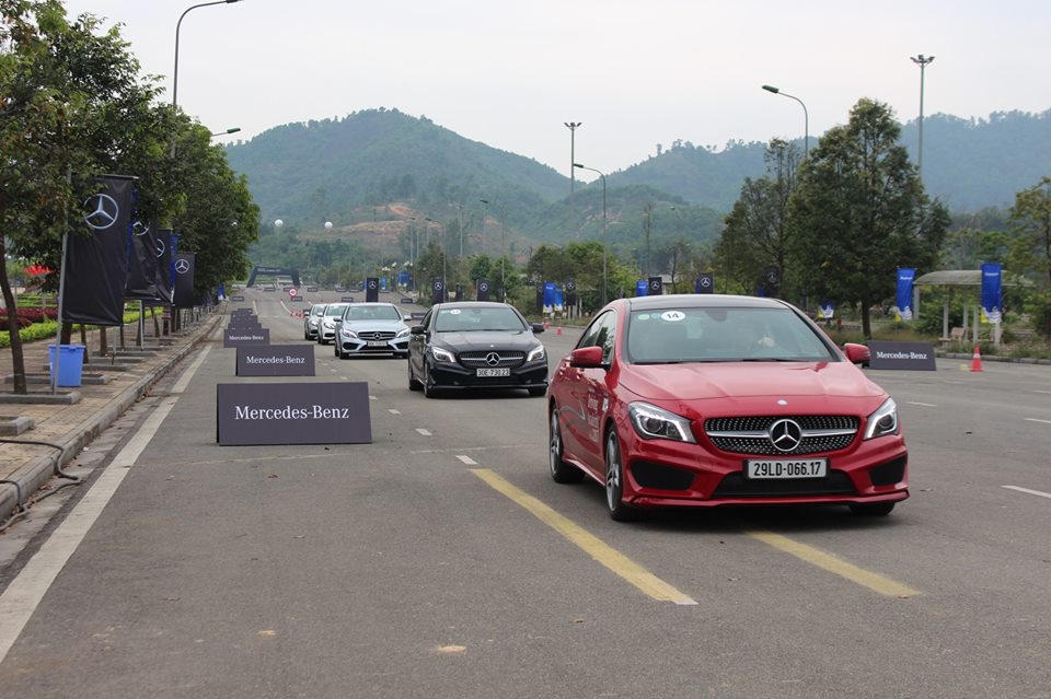 Michelin phối hợp triển khai Học viện Lái xe An toàn Mercedes-Benz michelin phoi hop trien khai hoc vien lai xe an toan mercedes benz