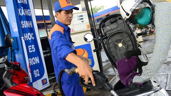 Từ 15h chiều 5/5: Giá xăng đảo chiều, giảm lần thứ 4