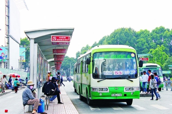tp ho chi minh uu tien xe buyt chay lan giua o hai tuyen duong