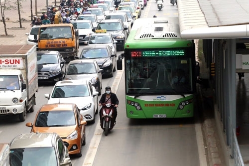 Ý kiến trái chiều về xe buýt nhanh Hà Nội y kien trai chieu ve xe buyt nhanh ha noi