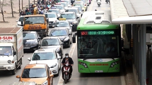 Ý kiến trái chiều về xe buýt nhanh Hà Nội