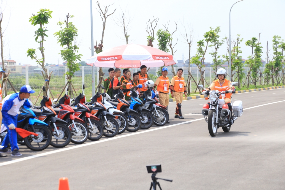 honda viet nam to chuc hoi thi huong dan vien lai xe an toan xuat sac nam 2017